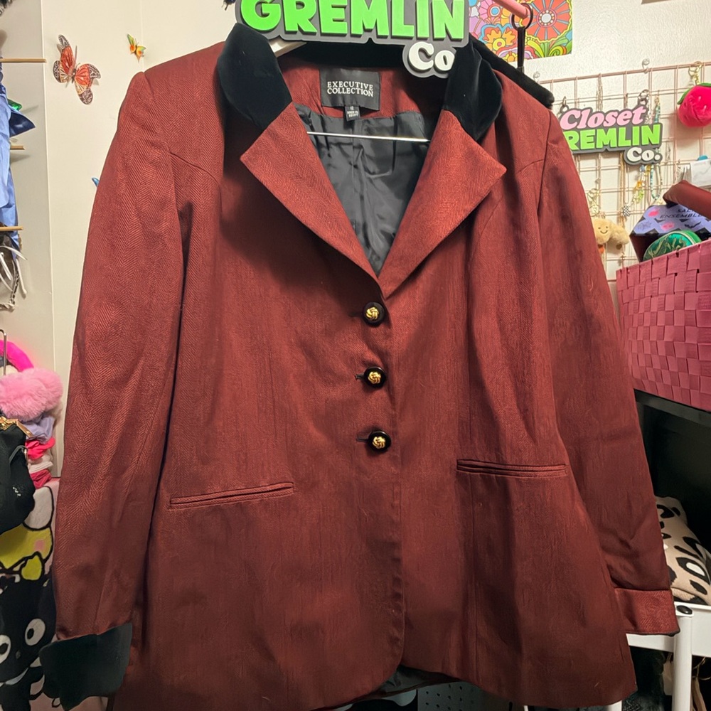Elegant Vintage80s Women's Rust Blazer with Black Velvet Collar - Made in Egypt